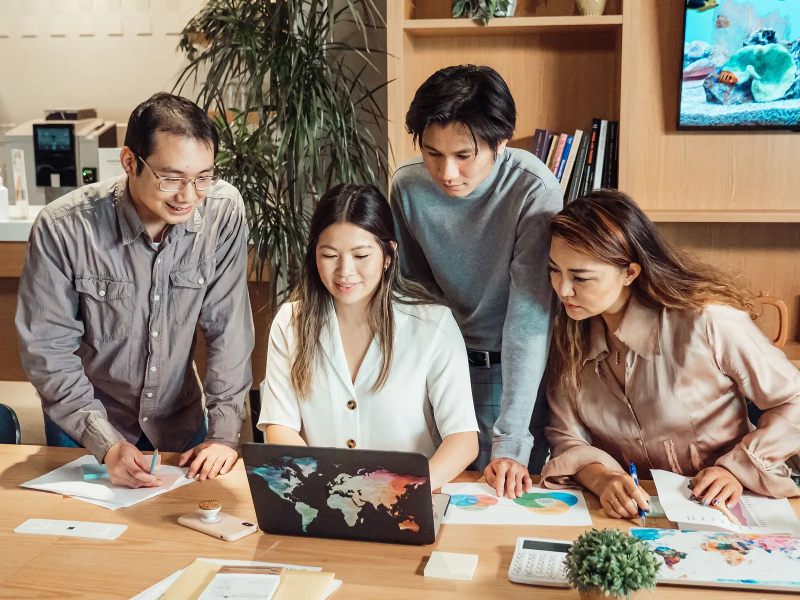 Meilleurs assistants IA pour entreprises en 2026 : 12 outils pour votre équipe et vos clients